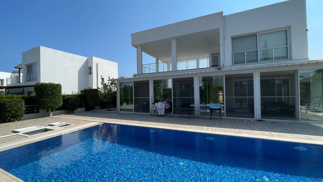 Luxury villa with large swimming pool in Boaz