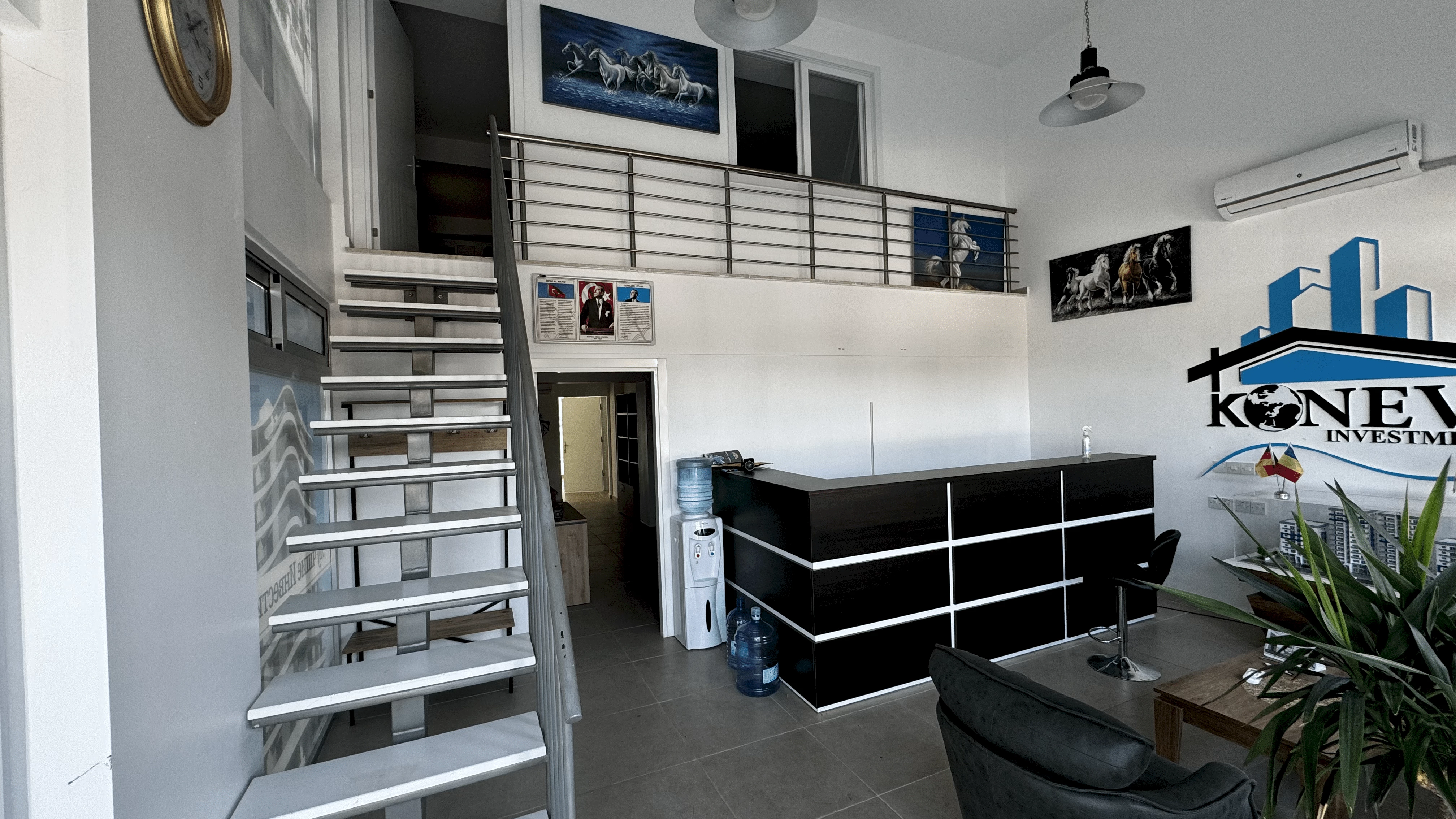 Commercial space with 5 rooms: Ideal for an agency