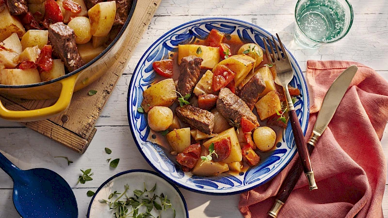 Stifado — serving and sauce variation