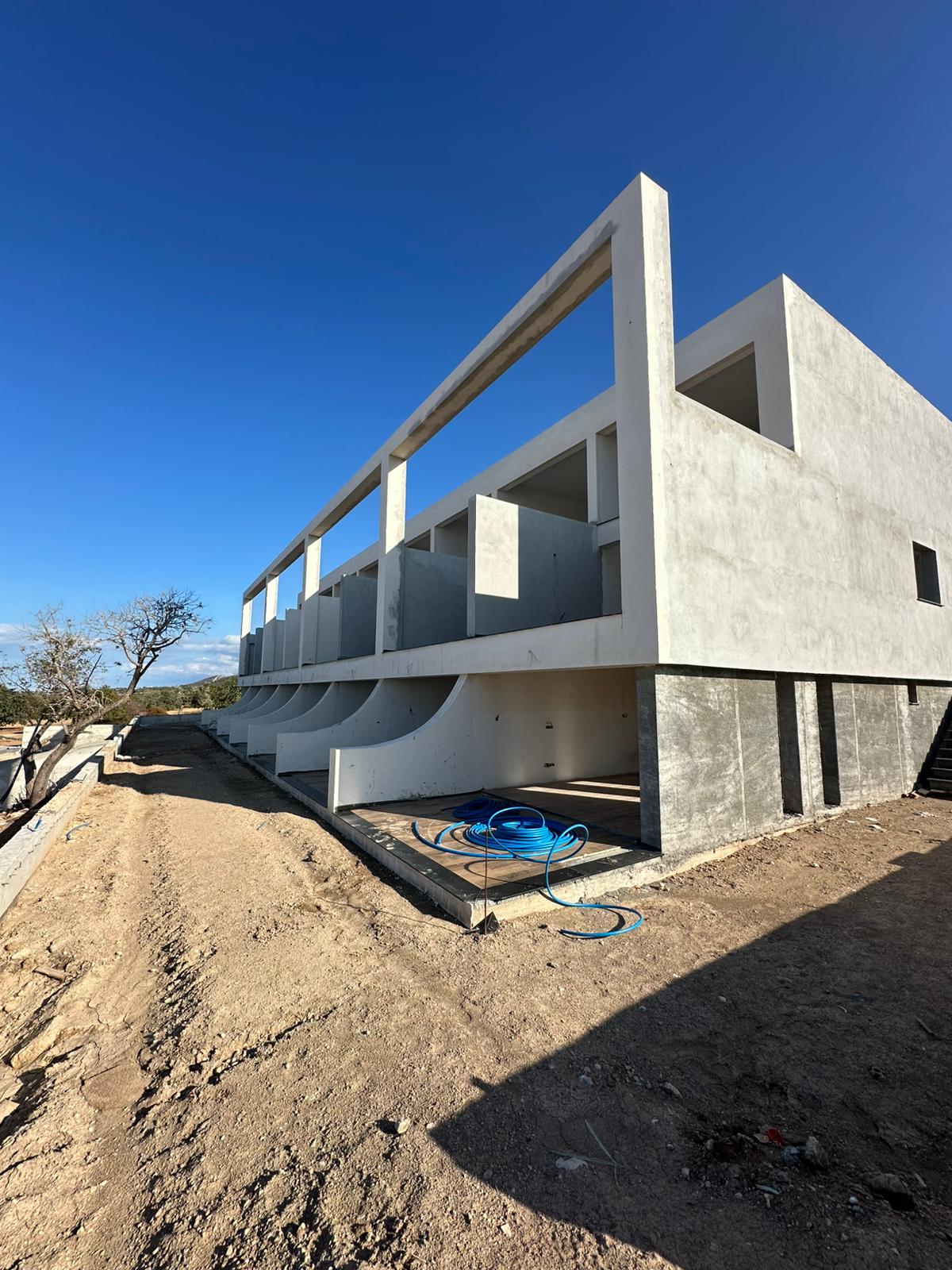 1+1 Loft-Apartment in Carob Hill mit Meer- und Bergblick