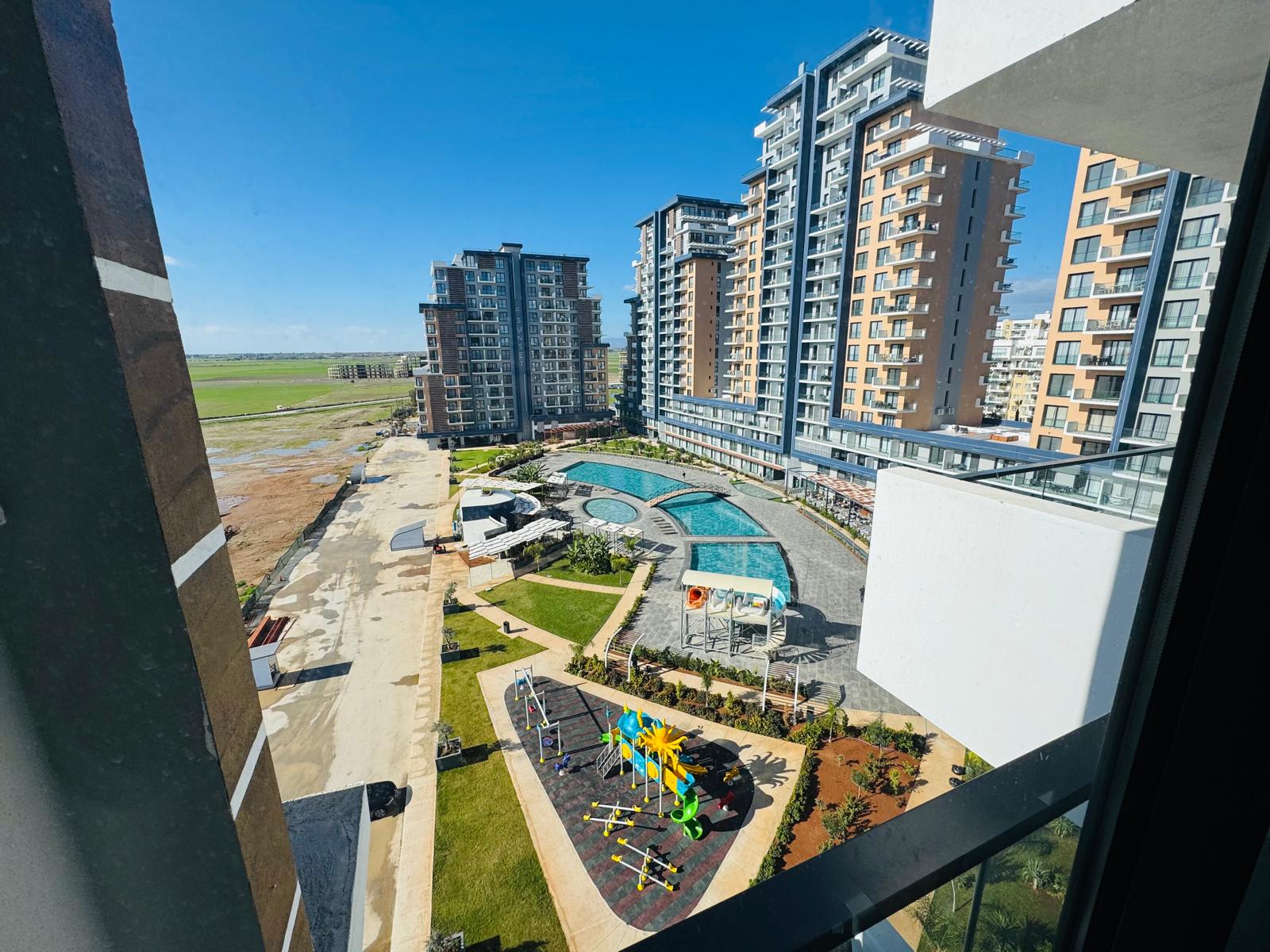 Exklusive 2+1 Wohnung mit privatem Jacuzzi Riverside Life Residence | Long Beach, İskele