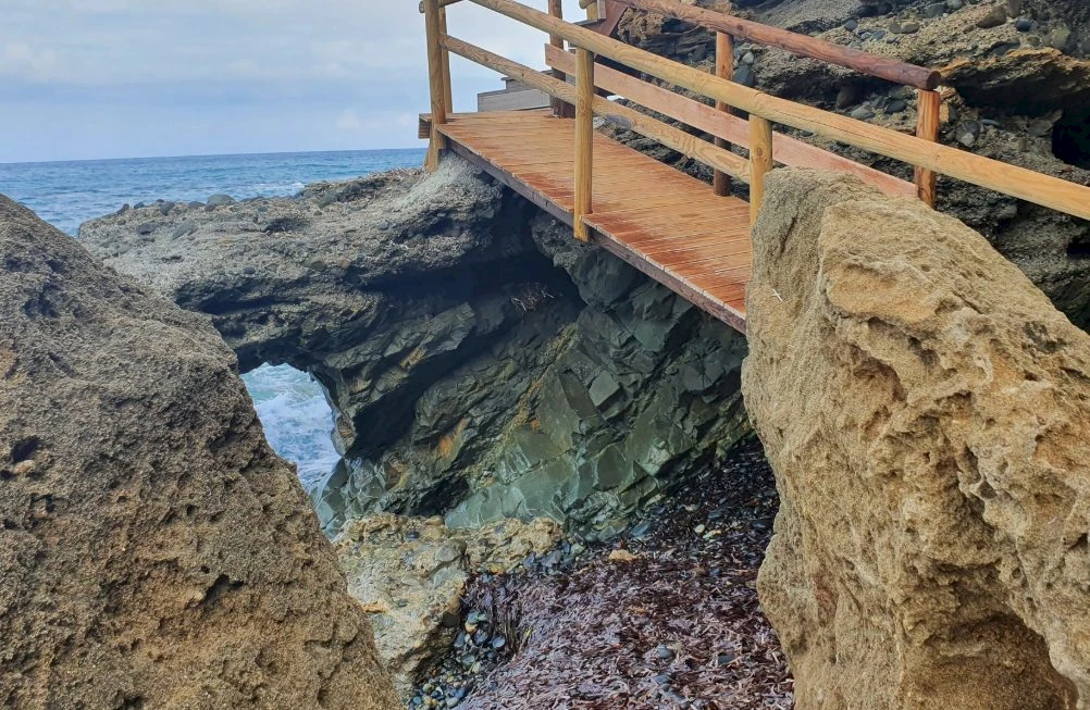 Бухта у Dragon&rsquo;s Cave